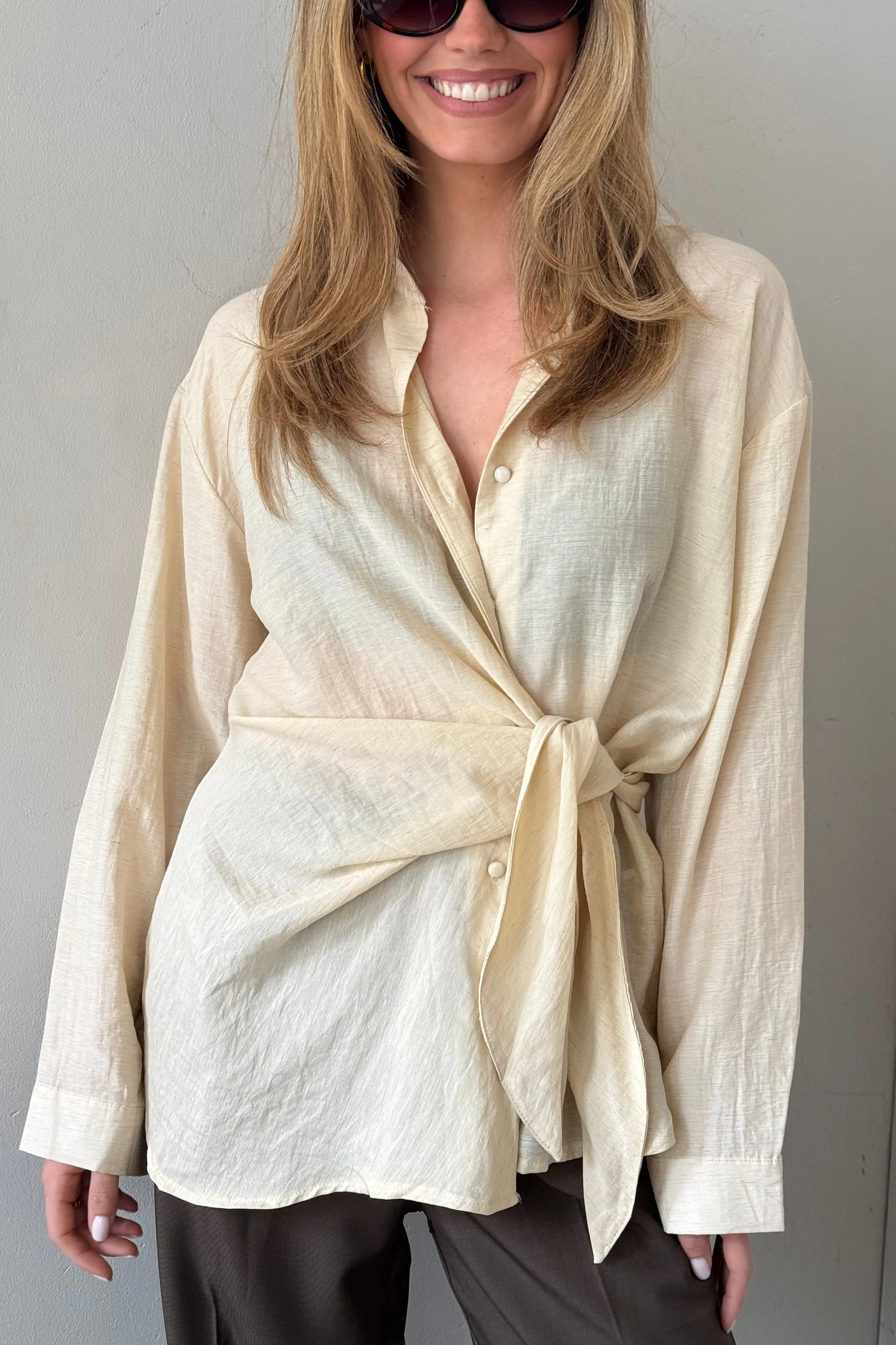 Linnen blouse met knoop - Beige