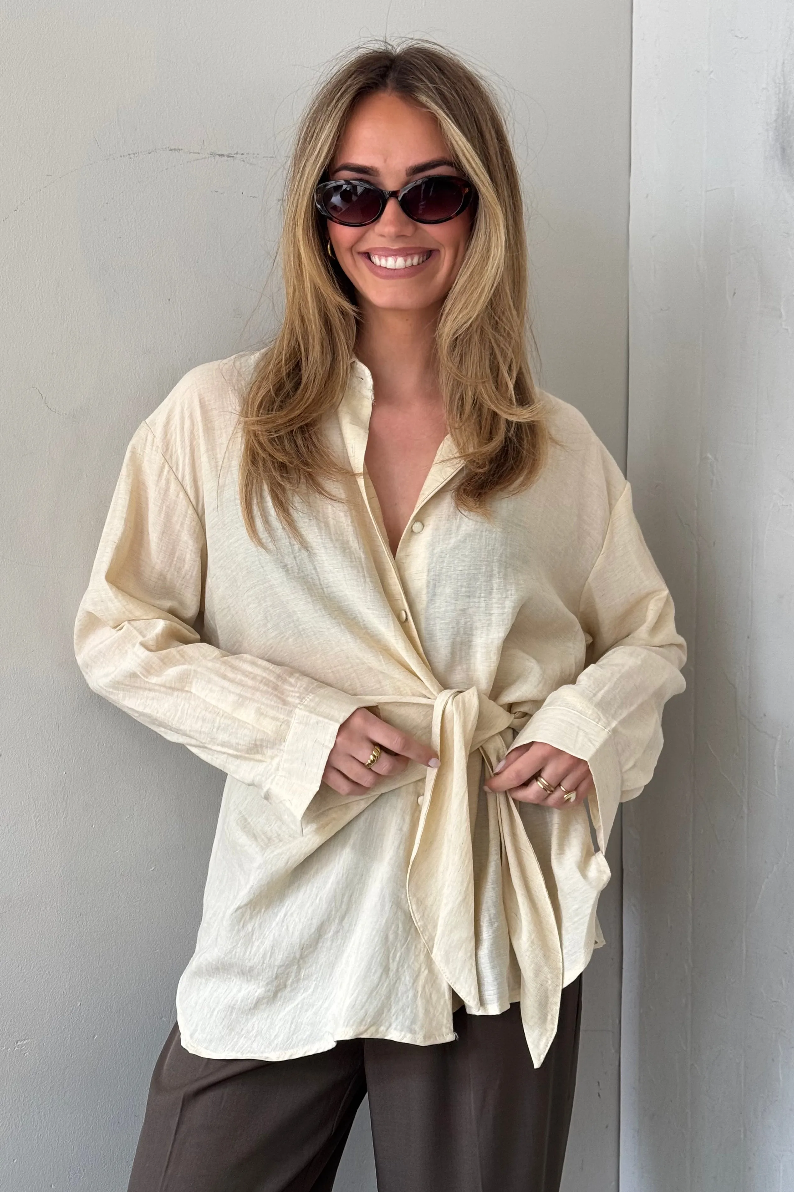 Linnen blouse met knoop - Beige