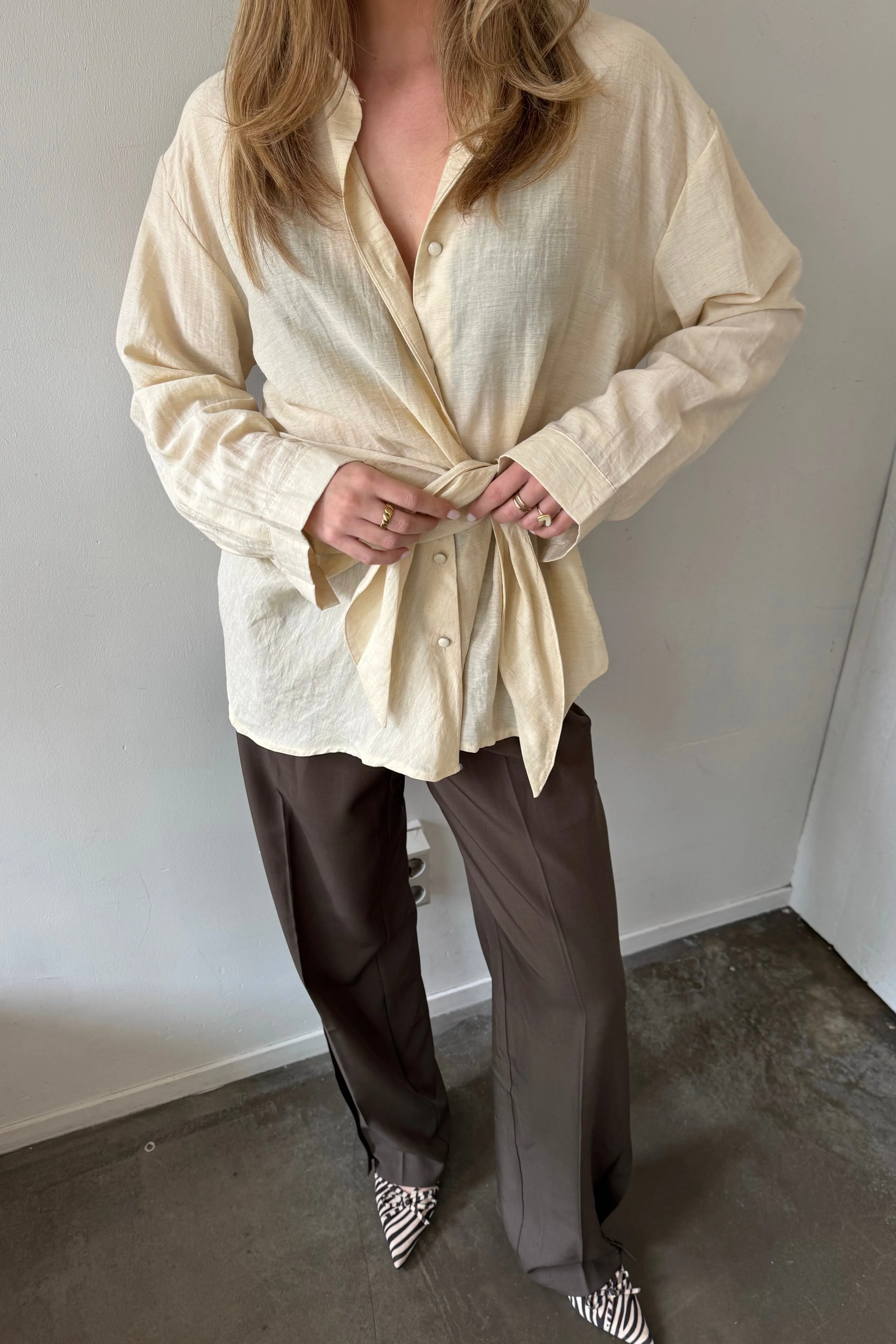 Linnen blouse met knoop - Beige